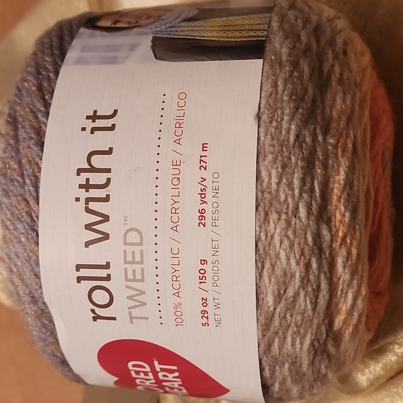 Red heart roll with it tweed yarn - Picture 3 of 4